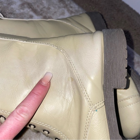 💋Bundle 4 items for $20. Add items💋 to a bundle - Picture 4 of 5